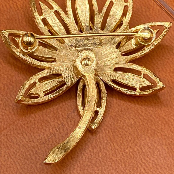 Avon Vintage 3 Heart Arrow Brooch / Avon Blooming Lotus Flower Brooch Bundle - Picture 8 of 11